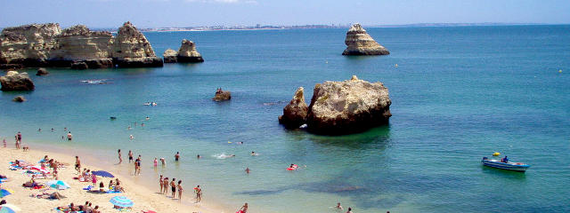 Praia da Dona Ana em Lagos, Distrito de Faro, Algarve &copy; J. P. F. Barreiros/ CC, Ilustração