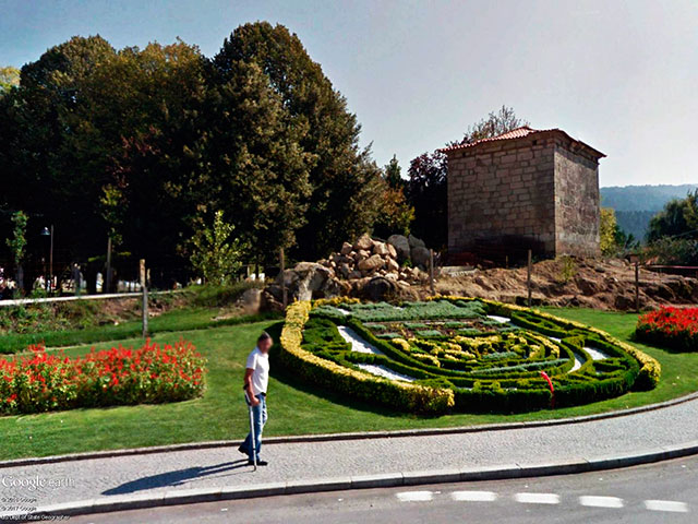Avenida 25 de Abril, at Arouca in the Douro Litoral &copy; GEP