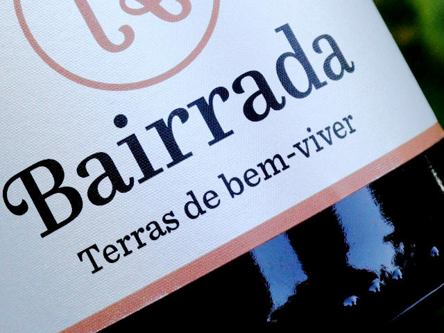 A Bairrada é quase sempre associada aos seus bons vinhos, Centro de Portugal &copy; Internet, ilustração