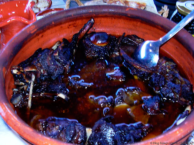 Chanfana, especialidade típica de Coimbra, Cozinha tradicional portuguesa &copy; /, ilustração