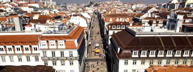 Pierre de Lioz, très utilisée dans la reconstruction de Lisbonne après le tremblement de terre de 1755, Lisbonne &copy; / Images of Portugal