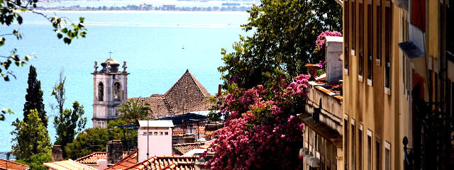 Vista de Lisboa e o do Rio Tejo, Portugal &copy; Images of Portugal / Ilustração