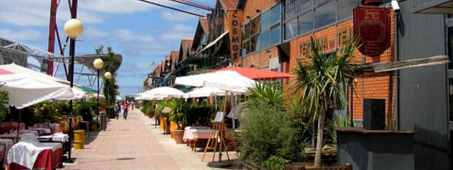 Nuits animées au quai d'Alcântara, paroisse de Lisbonne d'Alcântara, Lisbonne &copy; / CC