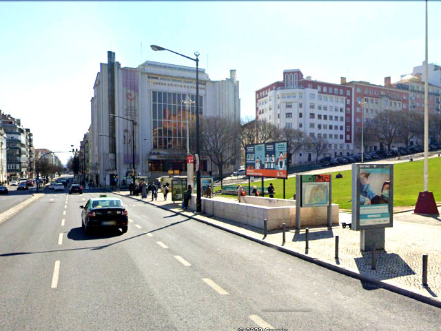 Alameda e Estação do Metrô, Freguesia de Areeiro, Lisboa &copy; Google Earth Pro