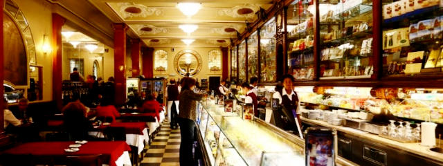 Pastelaria Versailles, café histórico da cidade de Lisboa &copy; / Ilustração