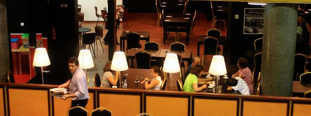 Café Império, no Centro e no bairro do Restelo (Belém), Cidade de Lisboa &copy; / ilustração