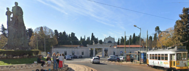 Praça São João Bosco, Freguesia do Campo de Ourique, Lisboa &copy; Google Earth Pro