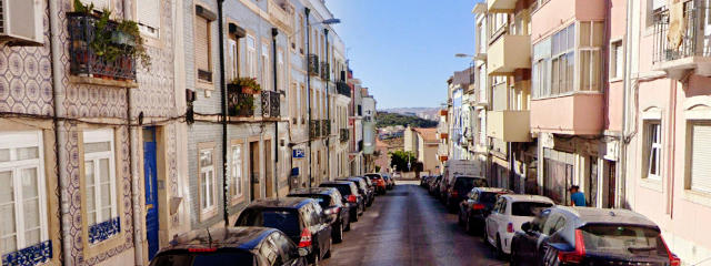 Calçada dos Mestres, bairro Calçada dos Mestres,, Freguesia de Campolide, Lisboa &copy; Google Earth Pro