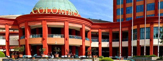 Centro Comercial Colombo, Bairro da Luz, Freguesia de Carnide, Lisboa &copy; Google Earth Pro