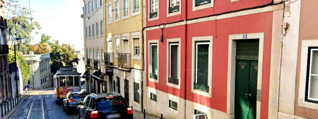 Calçada da Estrela, Freguesia da Estrela, Lisboa &copy; Google Earth Pro