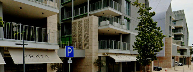 Fachada no novo Bairro Braço de Prata, Freguesia de Marvila, Lisboa &copy; Google Earth Pro