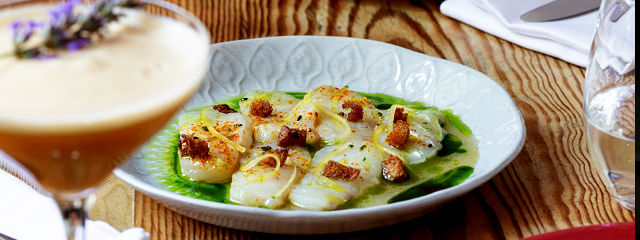 The Insolito Restaurant. Nights in Bairro Alto, Lisbon &copy; The Insólito Restaurant / Illustration