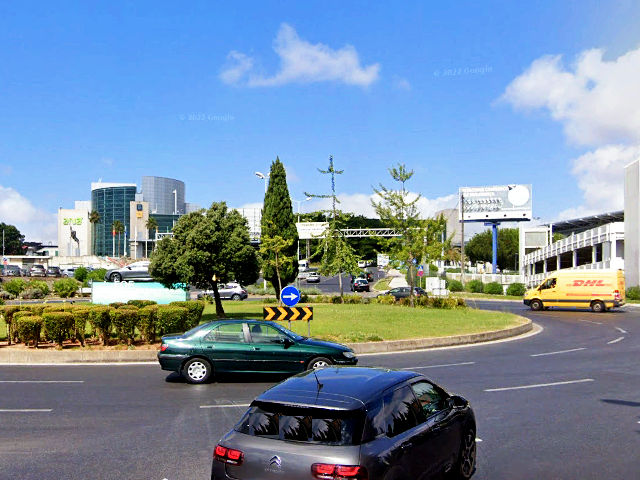 Chegando ao Aeroporto Internacional de Lisboa, Freguesia de Olivais, Lisboa &copy; Google Earth Pro