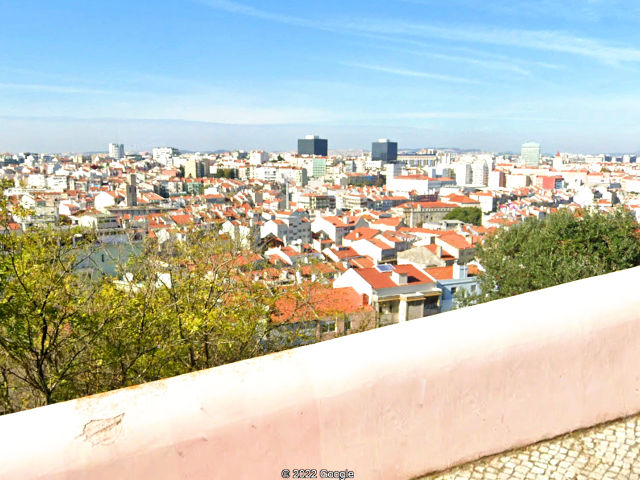 Vista de Lisboa do Miradouro da Penha de França, Freguesia de Penha de França, Lisboa &copy; Google Earth Pro