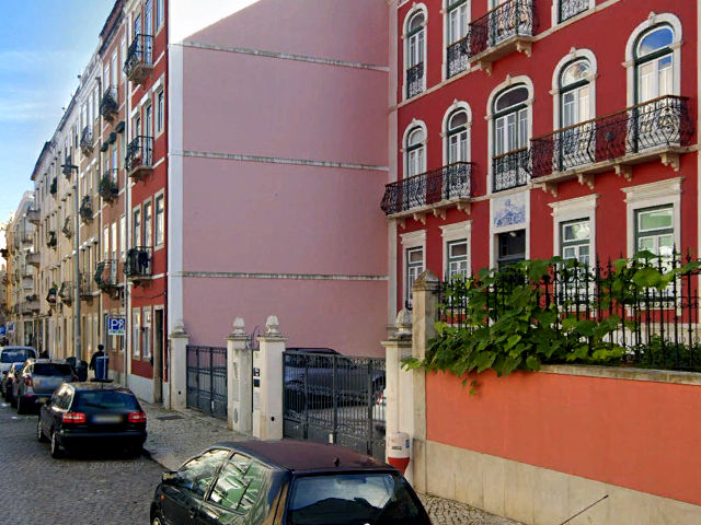 Rua residencial Sebastião Saraiva Lima, Freguesia de Penha de França, Lisboa &copy; Google Earth Pro