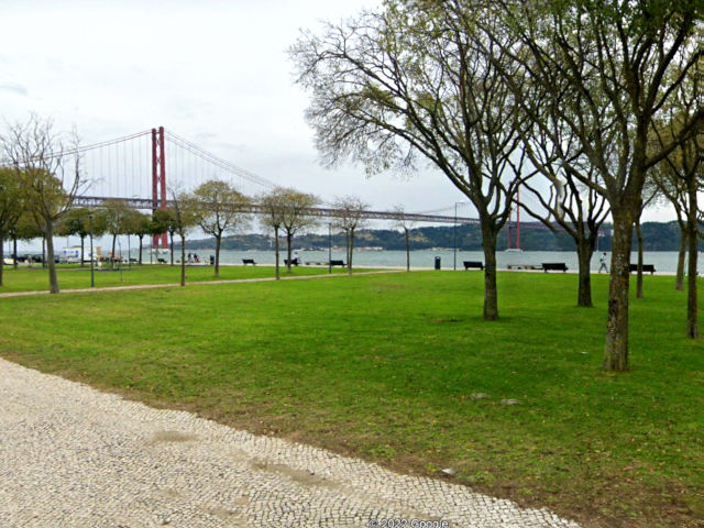 Pont du 25 avril sur le Tage, paroisse d'Alcântara, Lisbonne &copy; Google Earth Pro