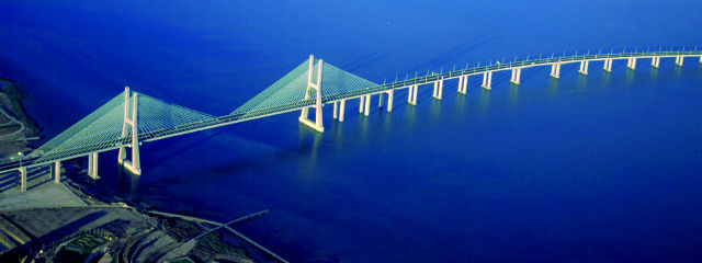 Ponta Vasco da Gama, Parque das Nações, Lisboa, maior aglomeração urbana de Portugal &copy; José Manuel / Images of Portugal