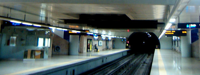 Estación de metro Ameixoeira, Parroquia de Santa Clara, al norte de Lisboa &copy; Koshelyev / CC, ilustración