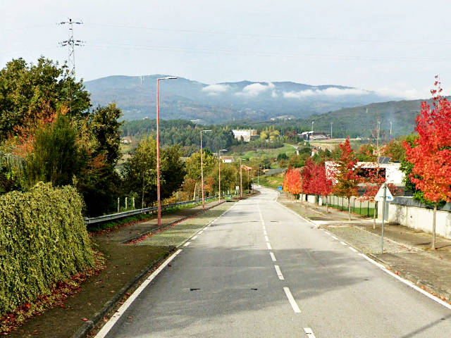 Av. 25 de Abril em Melgaço, distrito de Viana do Castelo, Alto Minho &copy; GEP