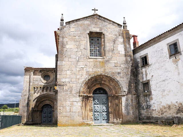 Igreja da Freguesia de Paderne em Melgaço, Viana do Castelo, Alto Minho &copy; / Wikipedia, ilustração