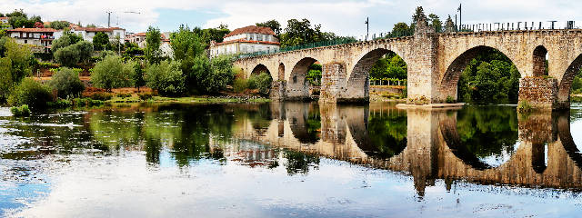 A ponte cartão postal de Ponte da Barca, Ponte da Barca, Viana do Castelo, Alto Minho &copy; Internet, ilustração