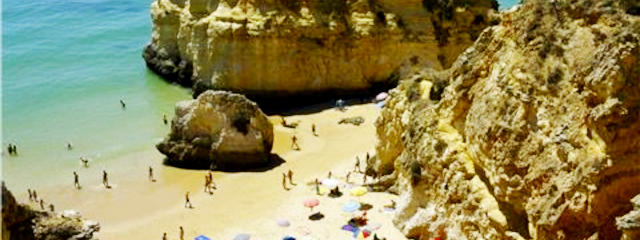 Praia de Prainha em Portimão, Distrito de Faro, Algarve &copy; Visit Algarve, ilustração