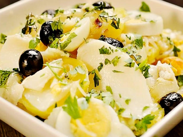 Bacalhau à Gomes Sá, a popular especialidade portuguesa na Cozinha tradicional do Porto &copy; / Seafood from Norway, Ilustração