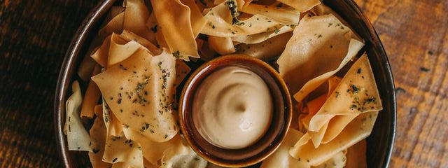 Brasão Cervejaria (Brasão Bistrô), con diverse case nella città di Porto &copy; / Brasão Bistro, illustrazione